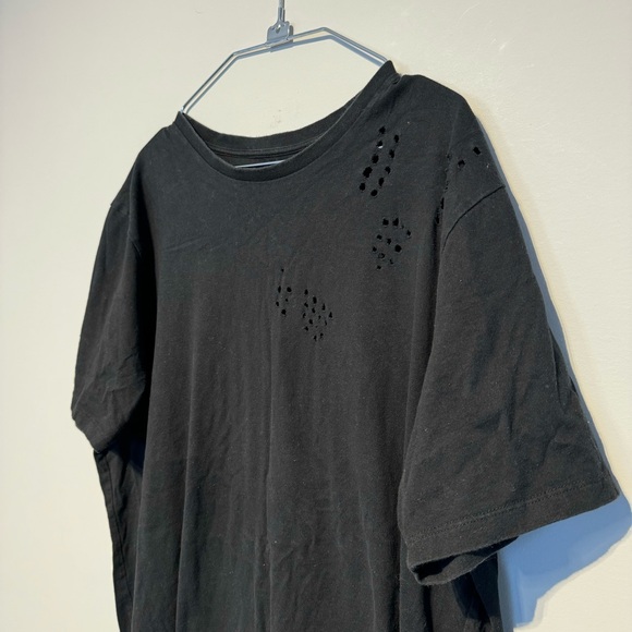 ๐๏ธ4 for 20$ / Urban Black Distressed T-Shirt / Black / L - Picture 2 of 10